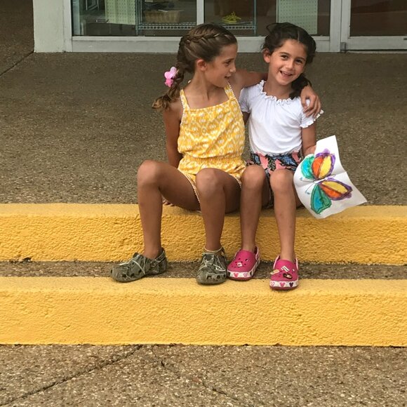 LYNN - MEET YOUR POSHER - Picture 4 of 13